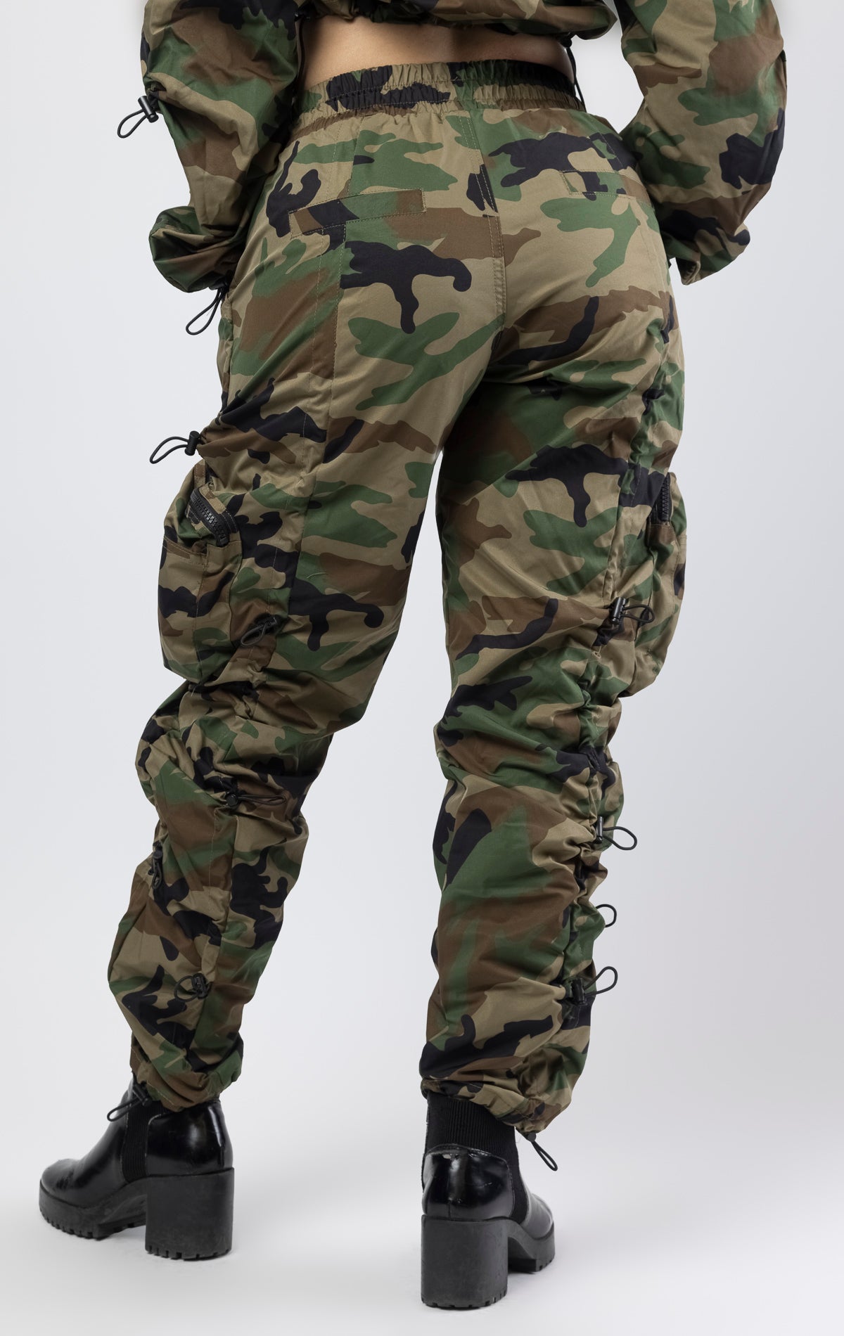 Wood Camo multi-bungee jogger featuring a Brook fit, snap buttons, an adjustable waist and wide pockets.