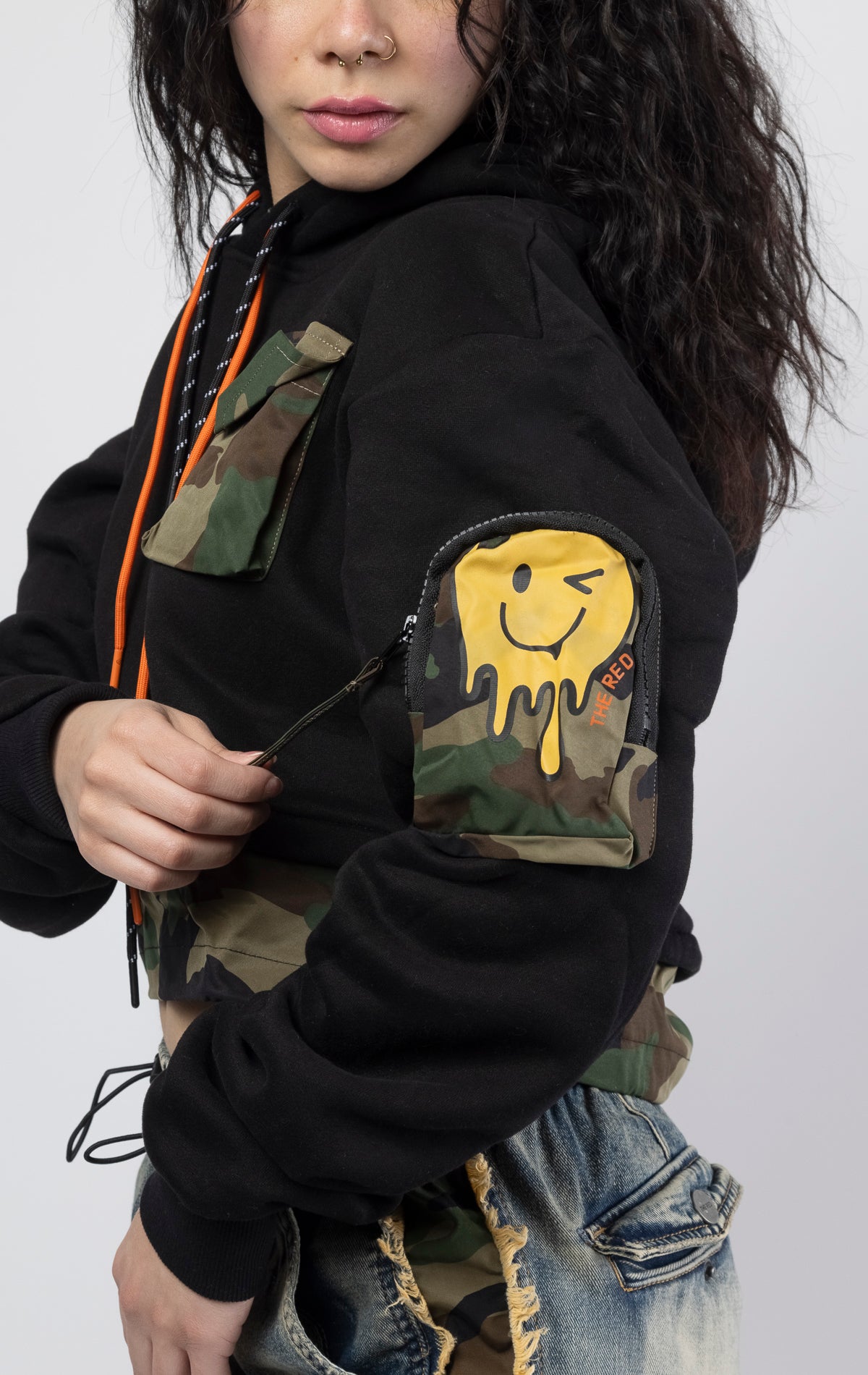 Women's chenille patch cropped pullover fleece hoodie