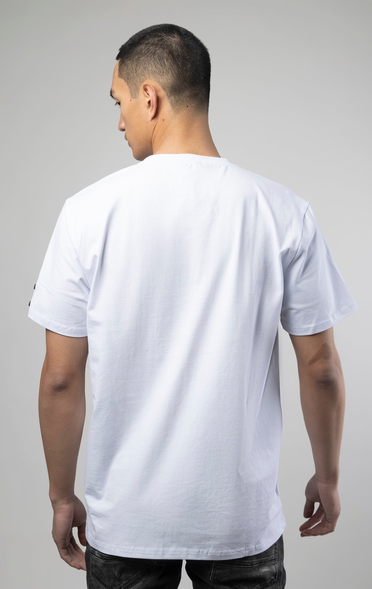 White crewneck, short sleeve t-shirt with graphic print on front. Made of 100% cotton.