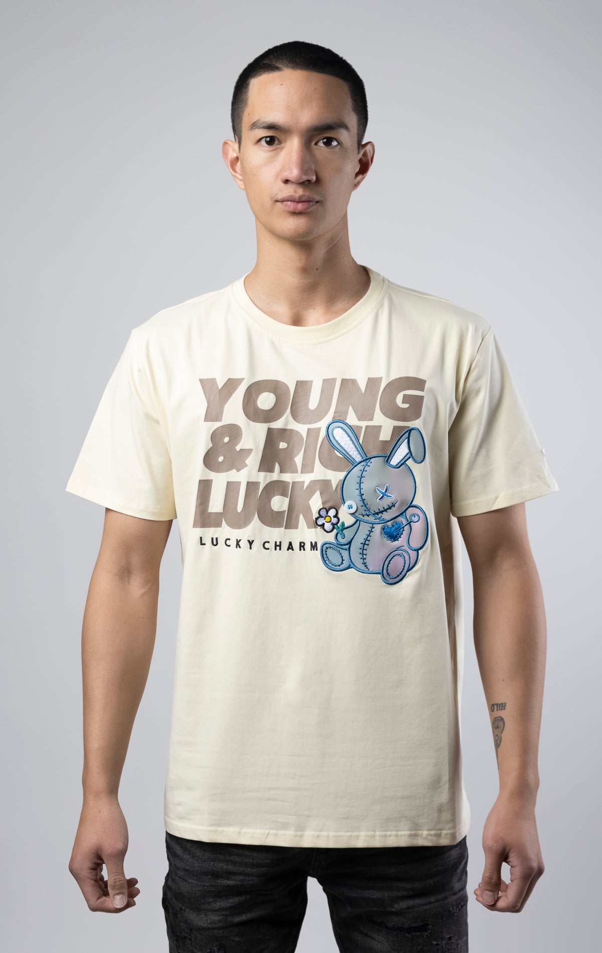 Stylish off white T-shirt featuring a motivational 'Young, Rich, and Lucky' slogan