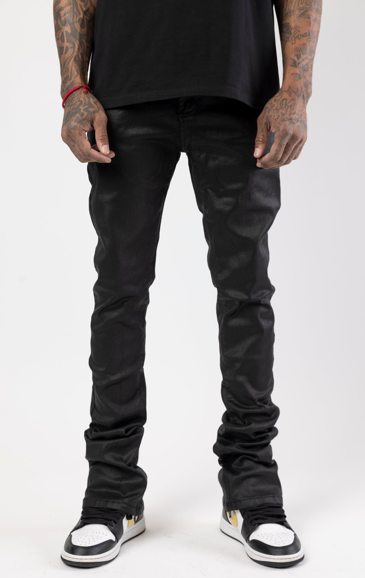 Glossy denim with a regular rise, flared stacked jeans