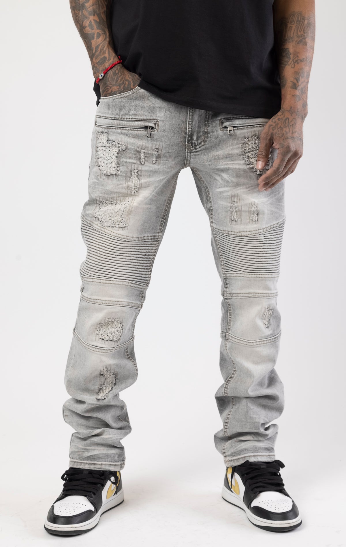 Gray high-quality denim made from 98% cotton and 2% spandex. With its rip and repair design and slim fit, it's the ultimate blend of style and comfort.
