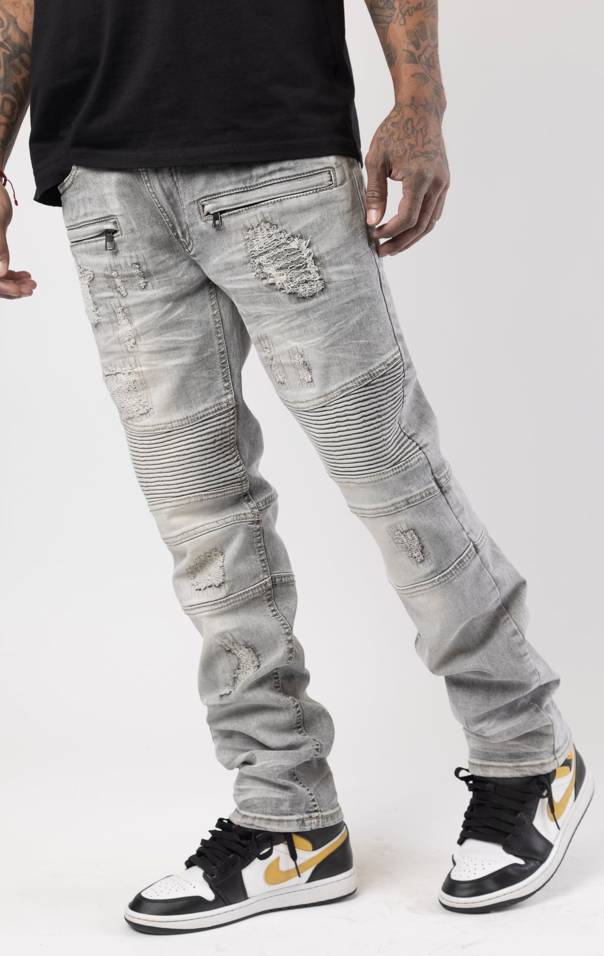 Gray high-quality denim made from 98% cotton and 2% spandex. With its rip and repair design and slim fit, it's the ultimate blend of style and comfort.