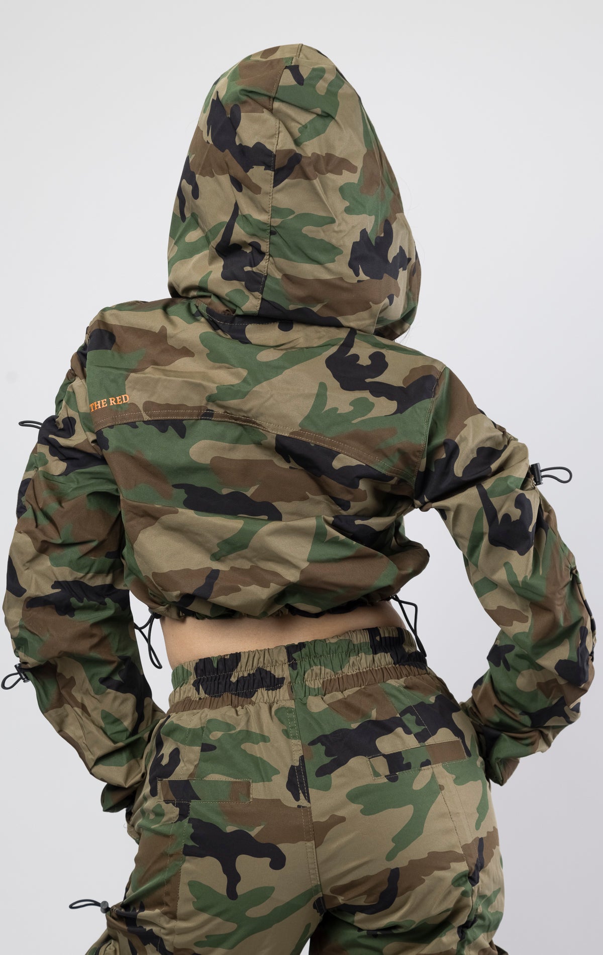 Wood camo Cropped windbreaker full zip jacket. Fit: Carter metal eyelets3-D cargo pocket with self strap, adjustable bottom opening, and cuffed hem