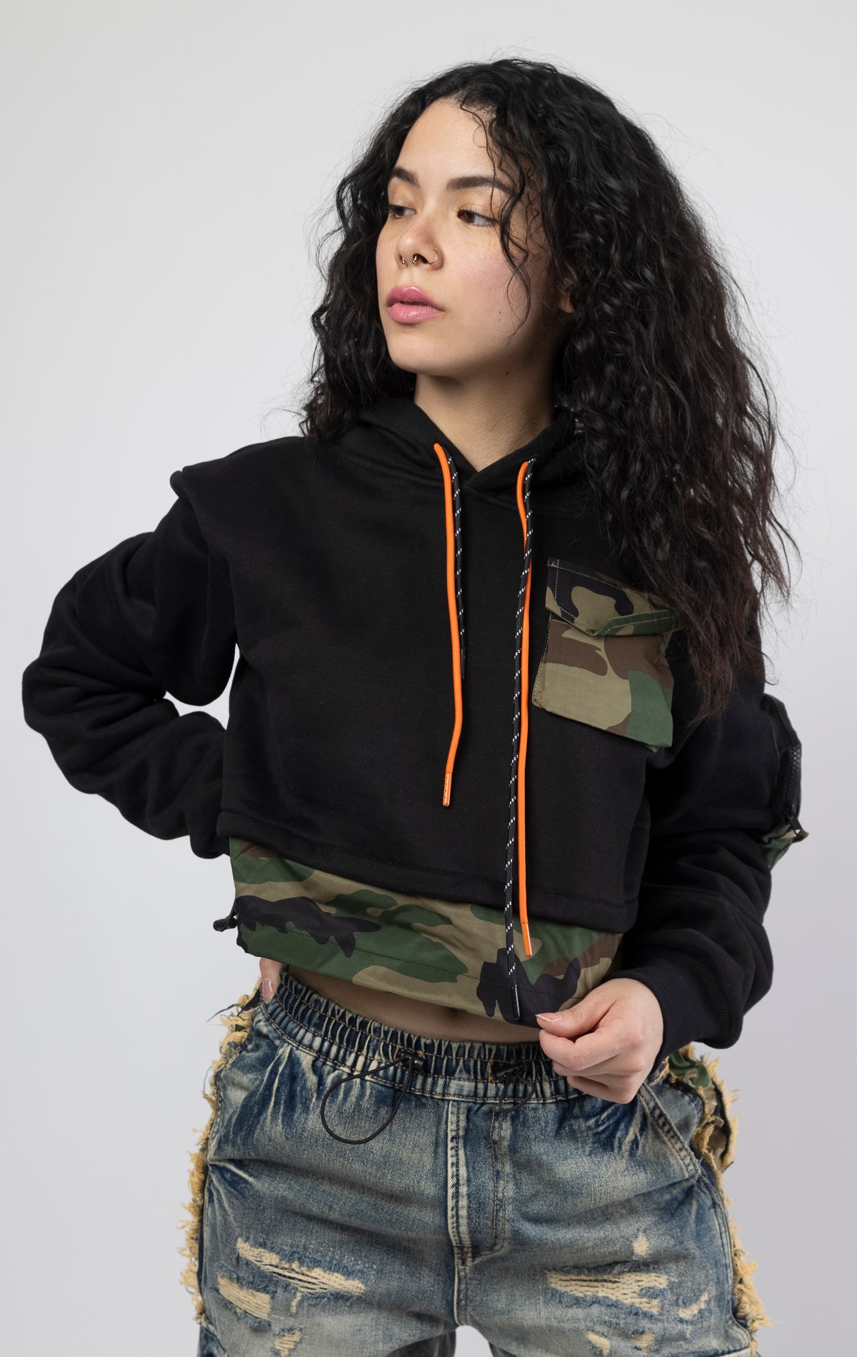 Women's chenille patch cropped pullover fleece hoodie