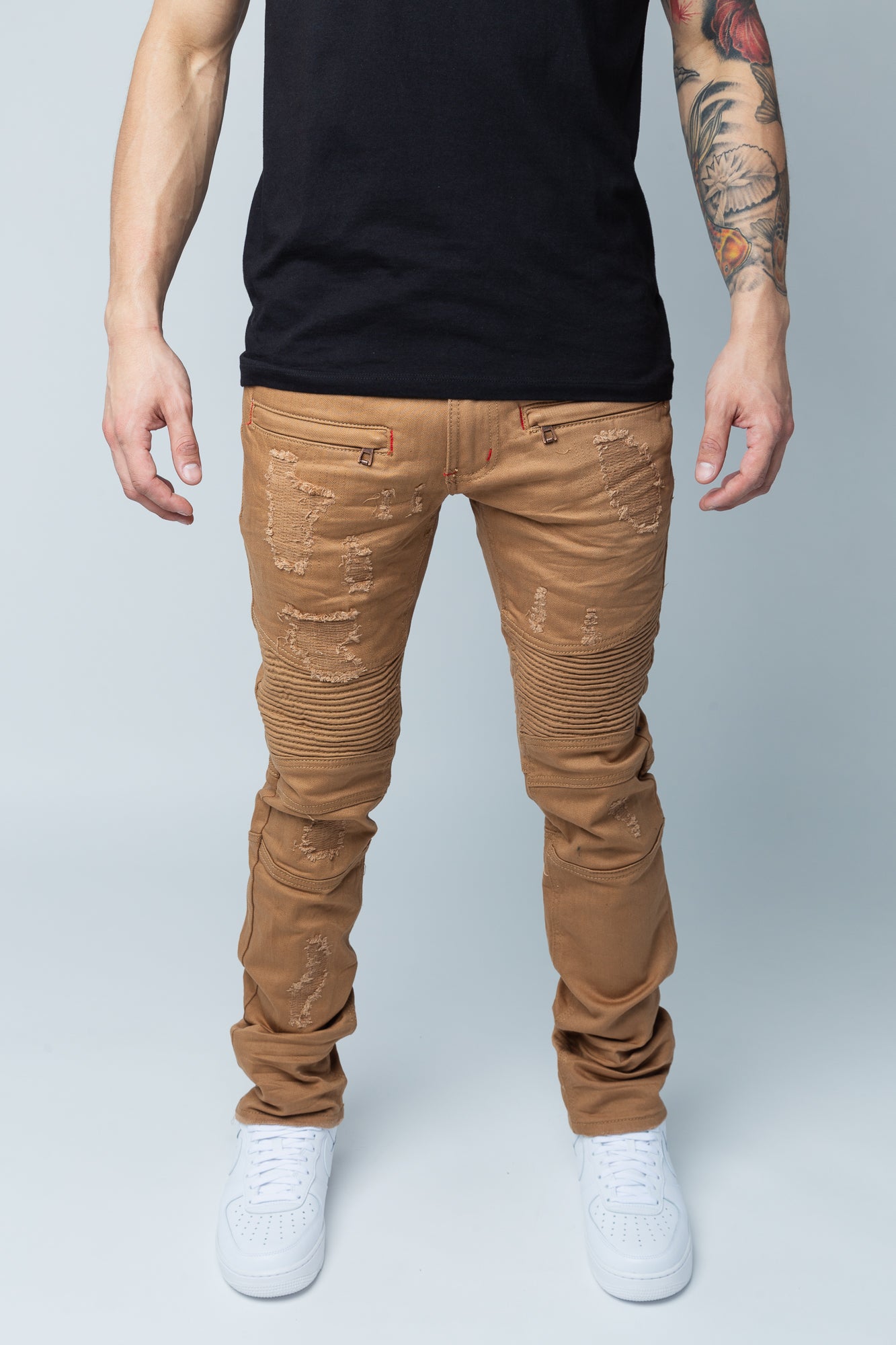 Khaki high-quality denim made from 98% cotton and 2% spandex. With its rip and repair design and slim fit, it's the ultimate blend of style and comfort.