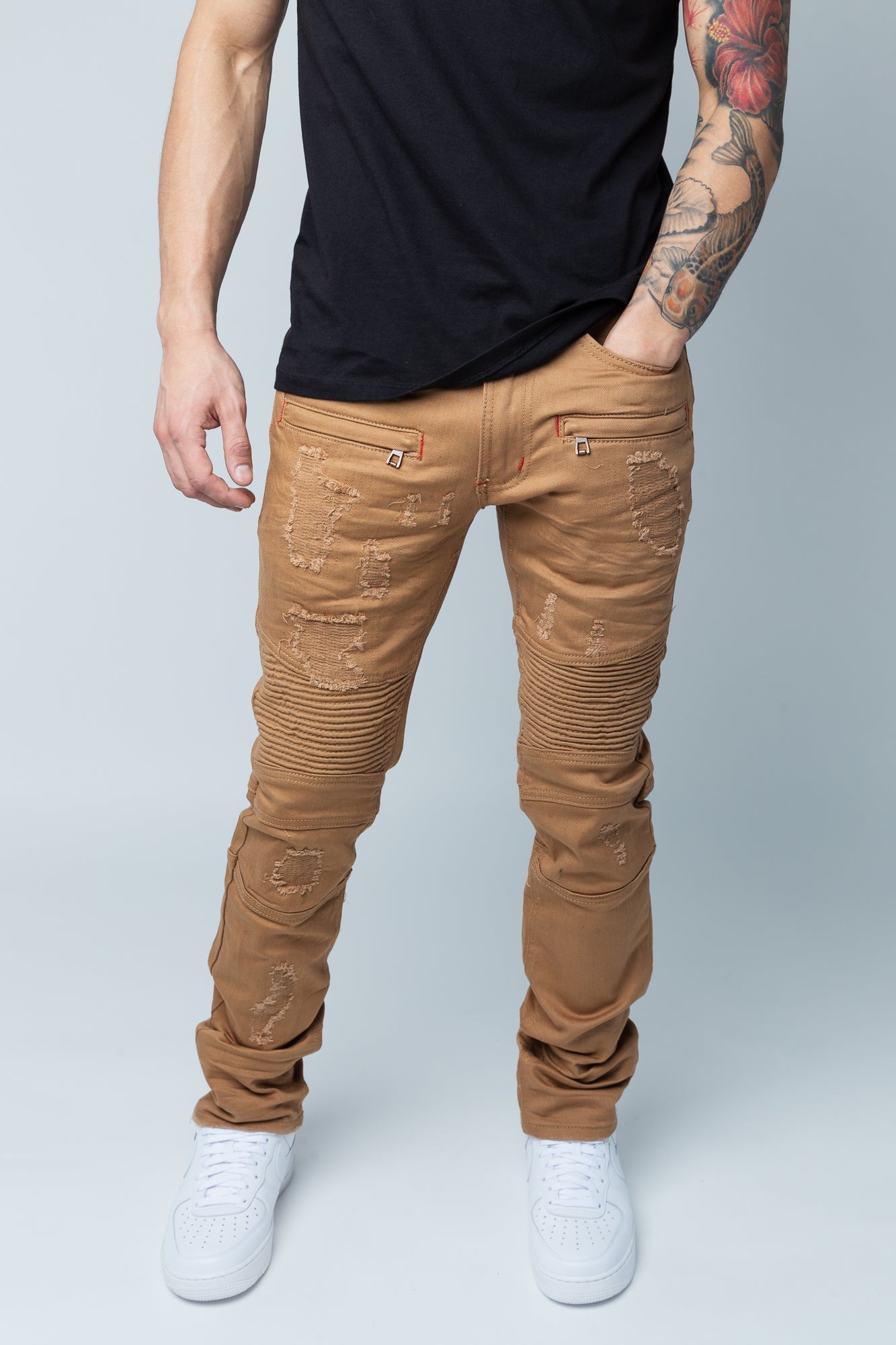 Khaki high-quality denim made from 98% cotton and 2% spandex. With its rip and repair design and slim fit, it's the ultimate blend of style and comfort.