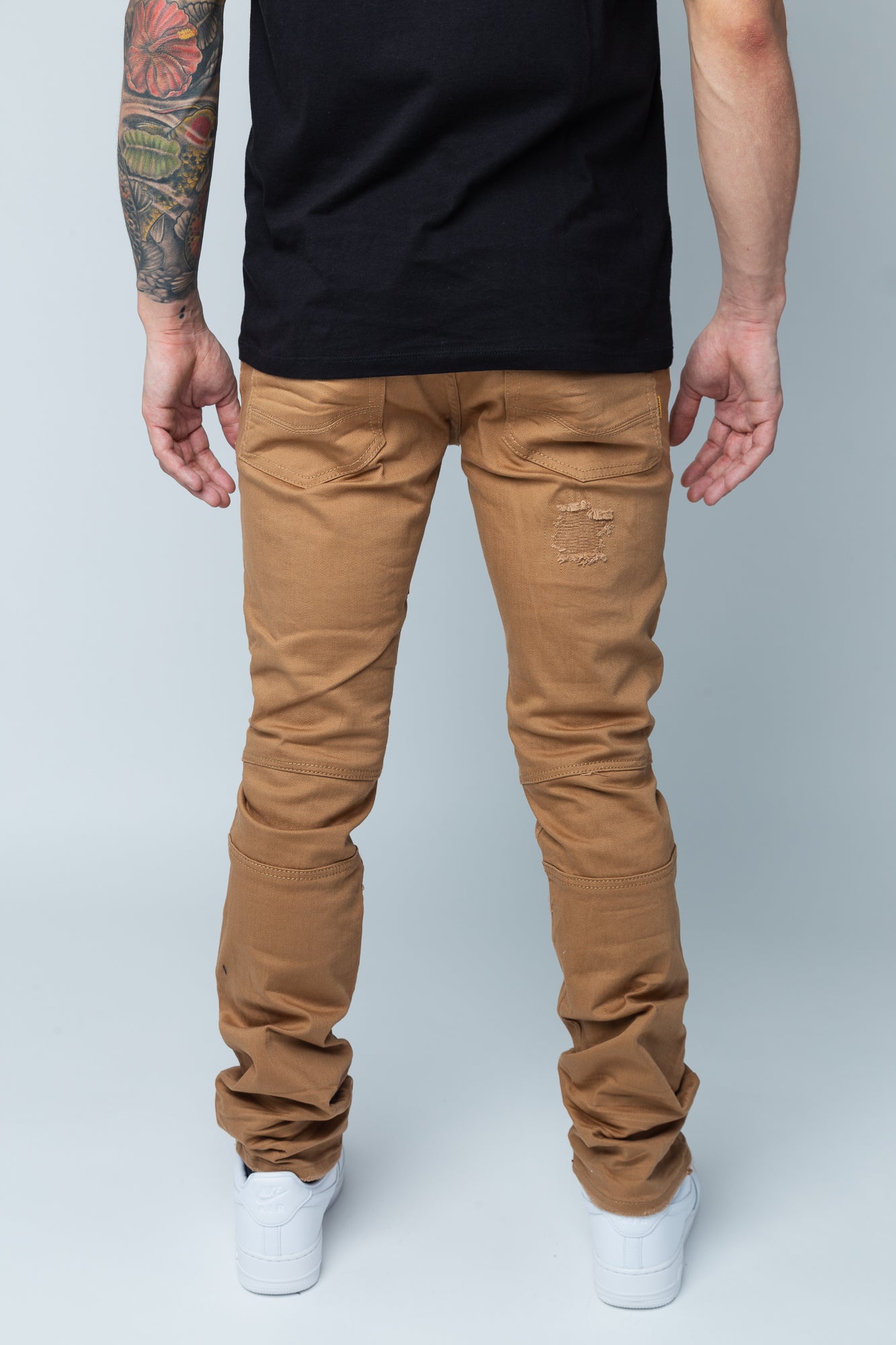 Khaki high-quality denim made from 98% cotton and 2% spandex. With its rip and repair design and slim fit, it's the ultimate blend of style and comfort.