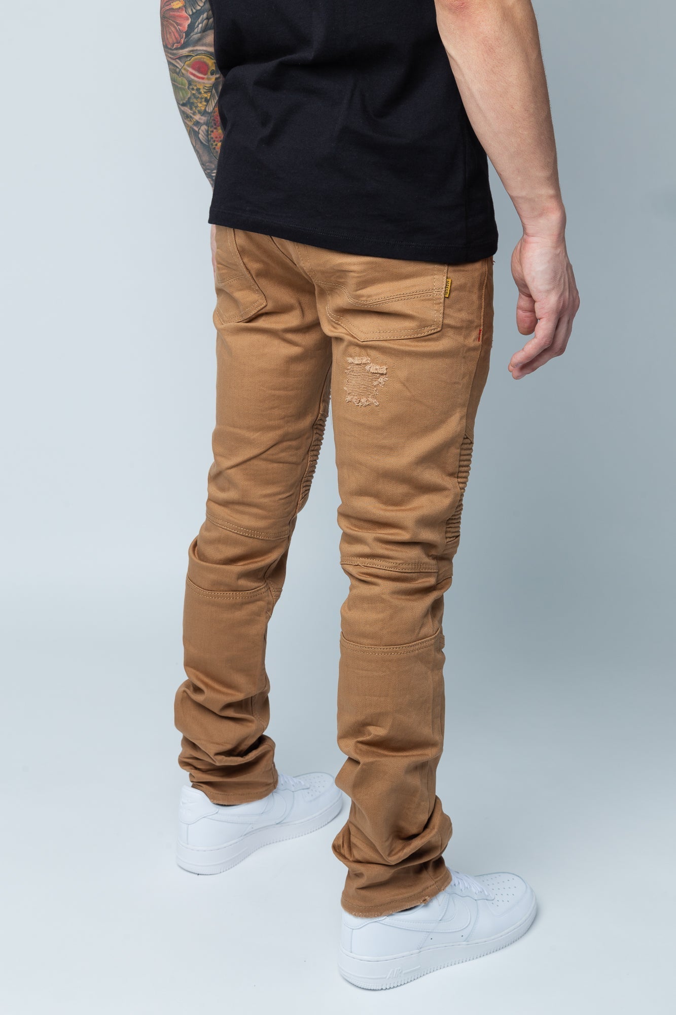 Khaki high-quality denim made from 98% cotton and 2% spandex. With its rip and repair design and slim fit, it's the ultimate blend of style and comfort.