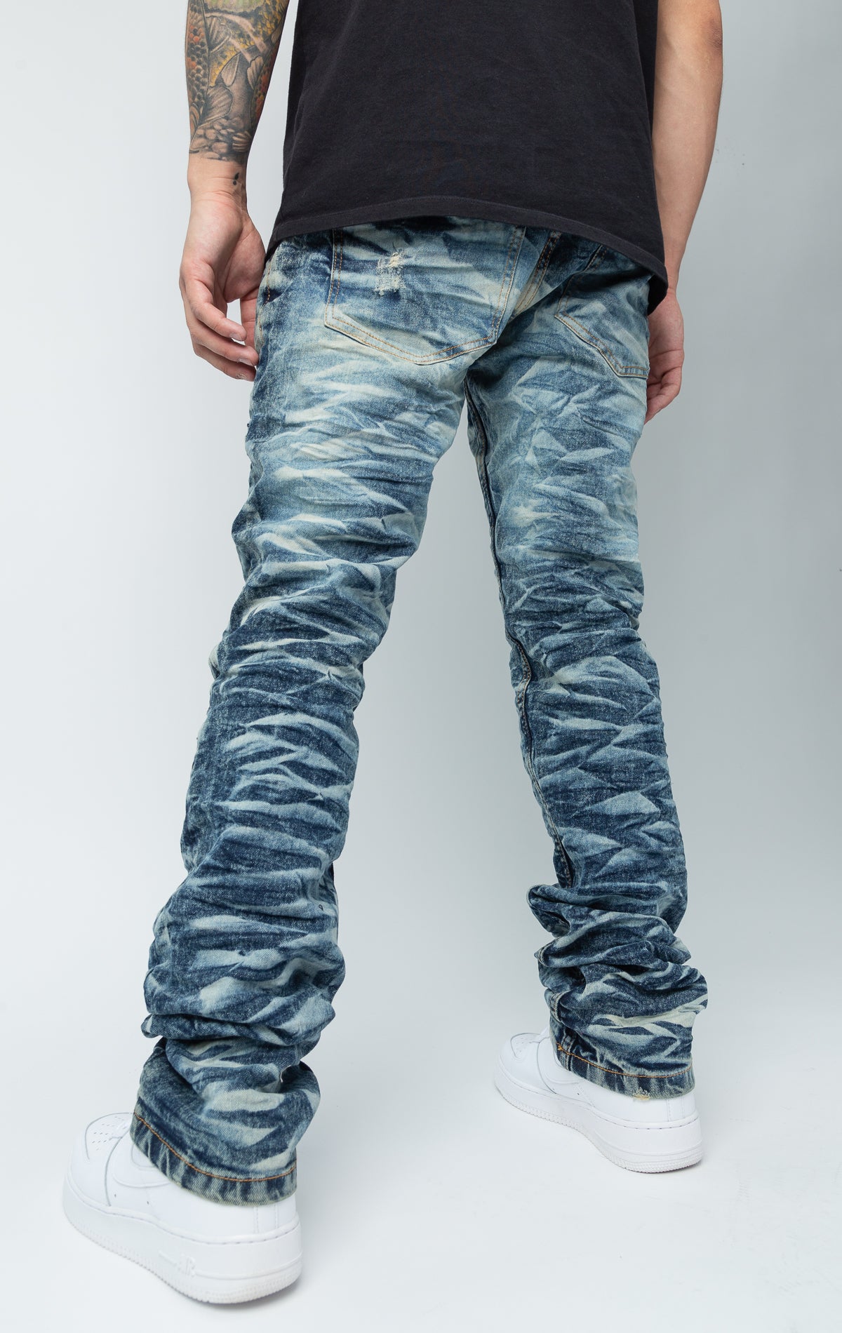 Blue ripped low-waisted slim jeans.