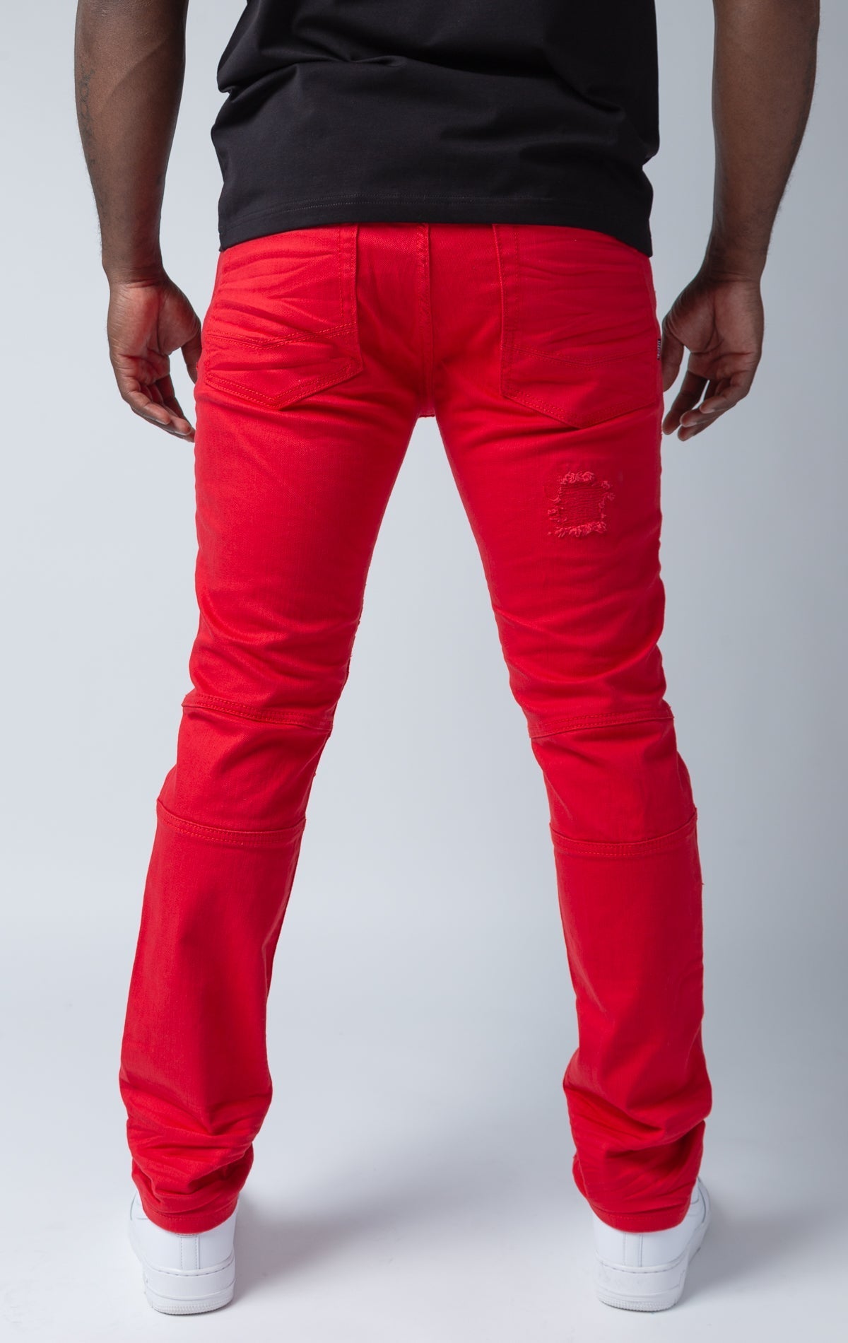 Red high-quality denim made from 98% cotton and 2% spandex. With its rip and repair design and slim fit, it's the ultimate blend of style and comfort.