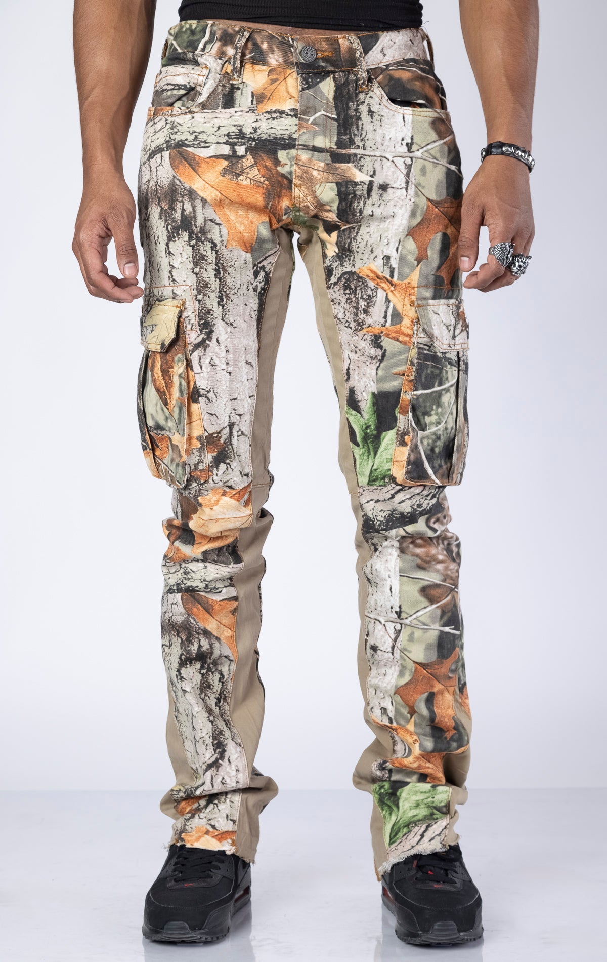 Super Skinny Camo Jeans. Made from a blend of 98% cotton and 2% elastane. Features a tight fit from waist to thigh, extended inseam, large double cargo pockets, and a camo print.