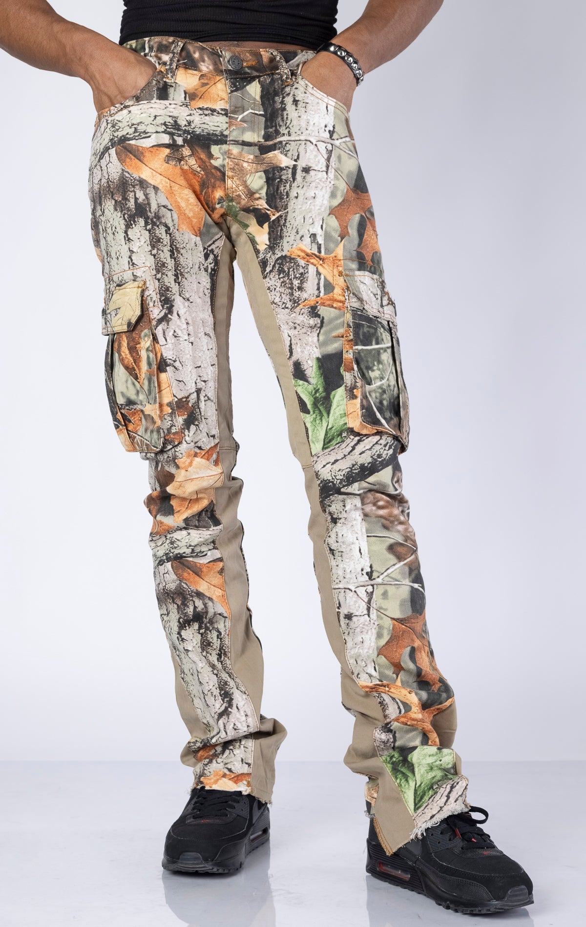 Super Skinny Camo Jeans. Made from a blend of 98% cotton and 2% elastane. Features a tight fit from waist to thigh, extended inseam, large double cargo pockets, and a camo print.