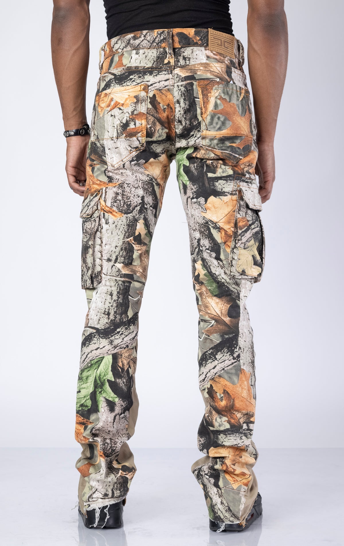 Super Skinny Camo Jeans. Made from a blend of 98% cotton and 2% elastane. Features a tight fit from waist to thigh, extended inseam, large double cargo pockets, and a camo print.