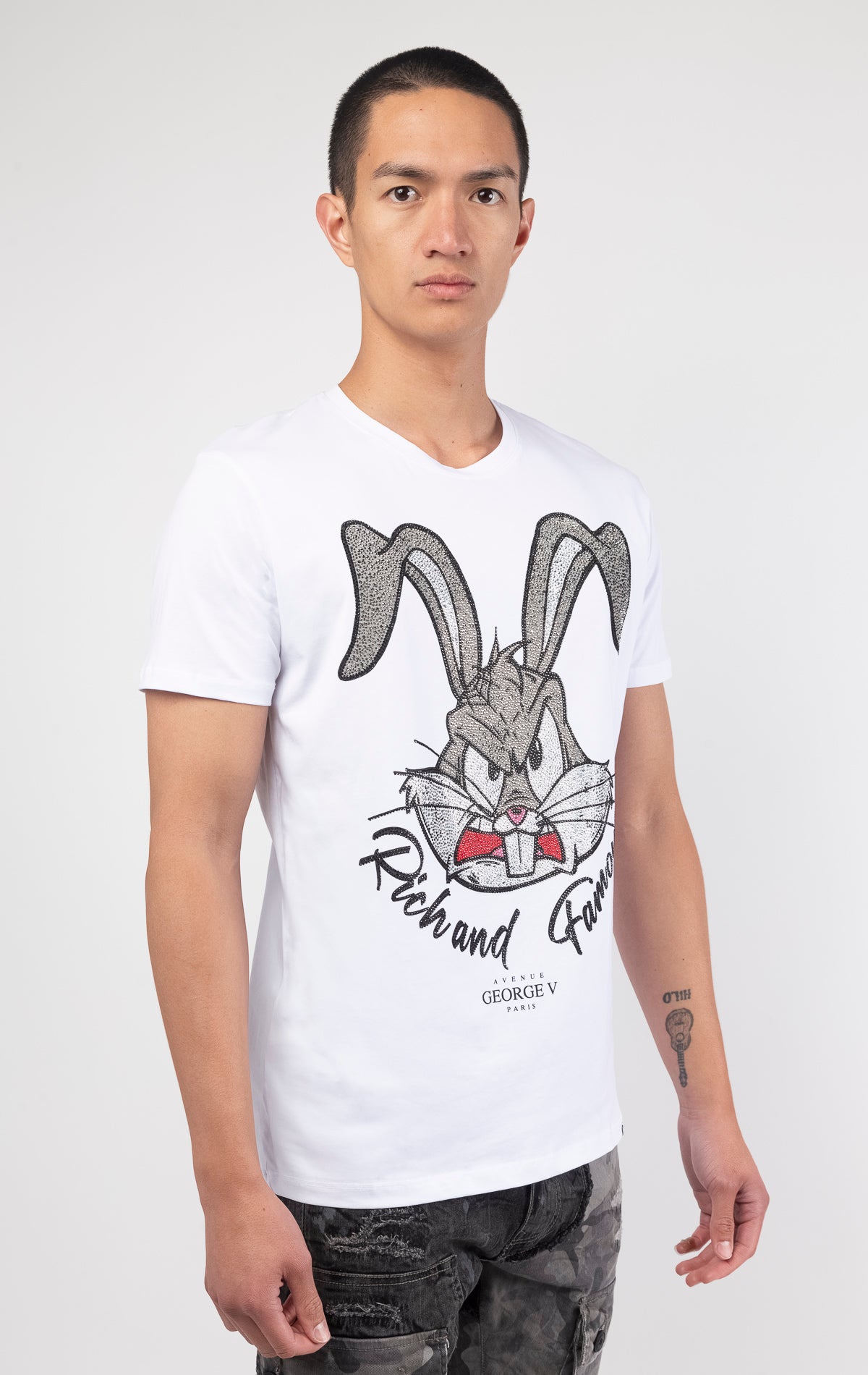WHITE T-shirt featuring an angry rabbit pattern adorned with rhinestones.