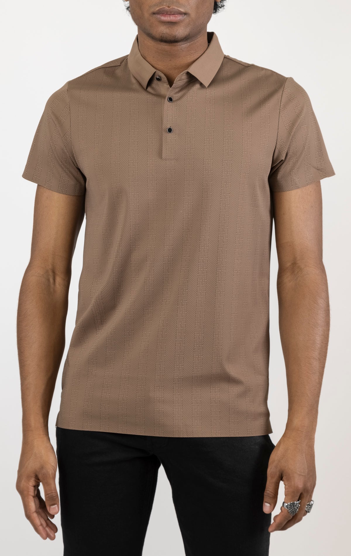 Men's versatile stretch polo shirt in khaki. The polo is made from an 87% nylon, 13% spandex blend and features a seamless pattern design, a classic polo collar with buttons, and short sleeves.